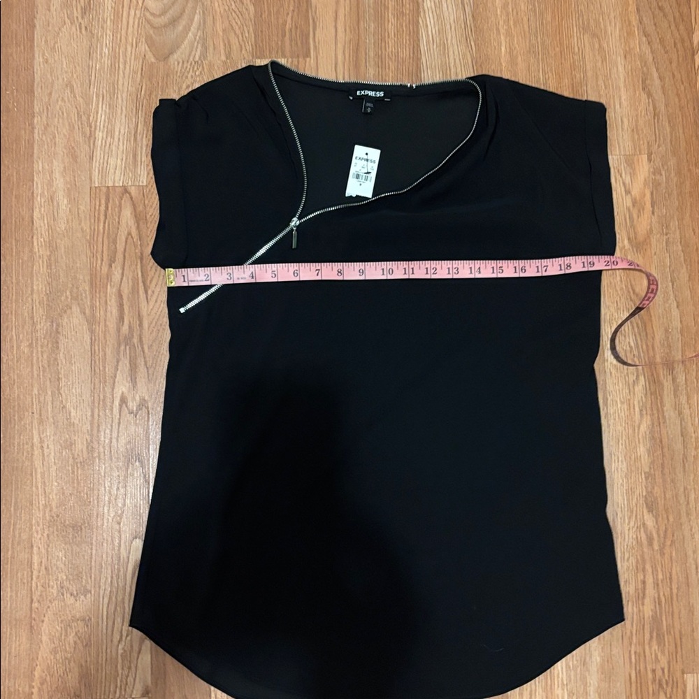 NWT-Express Black Zip-Accent Short Sleeve Top - Picture 3 of 5